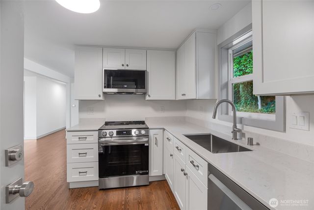4602 SW Cloverdale Street, Seattle, WA 98136