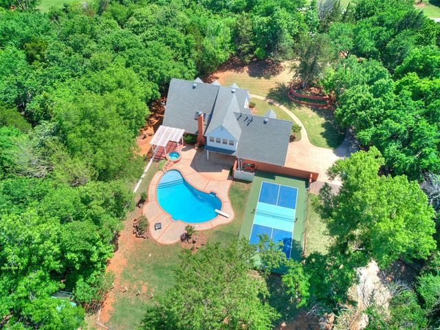 1851 Silver Oaks Drive, Edmond, OK 73025