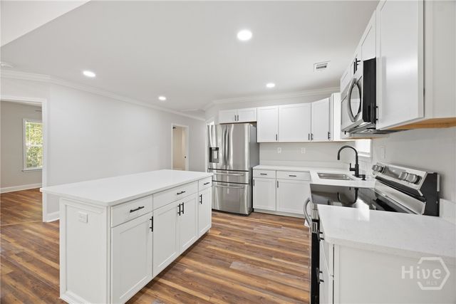 2010 Palmetto Avenue, Savannah, GA 31405