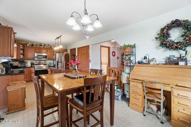 7223 Hunters Chase, Maumee, OH 43537