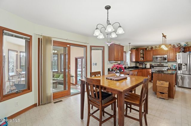 7223 Hunters Chase, Maumee, OH 43537