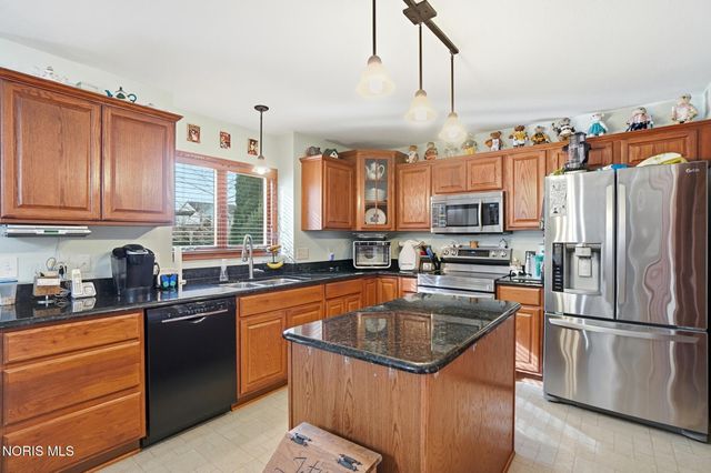 7223 Hunters Chase, Maumee, OH 43537