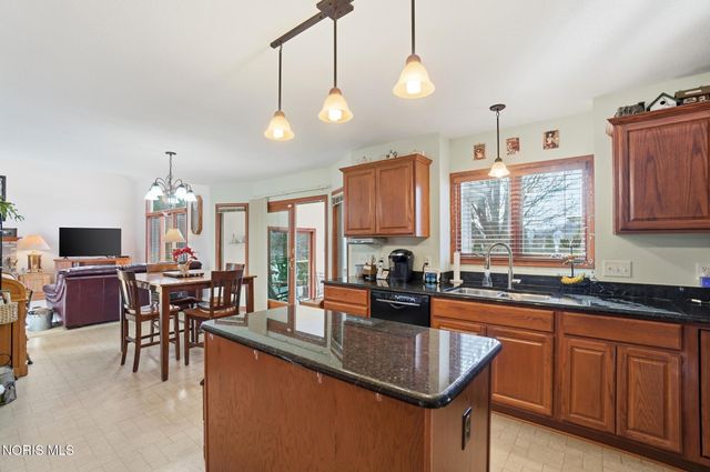 7223 Hunters Chase, Maumee, OH 43537