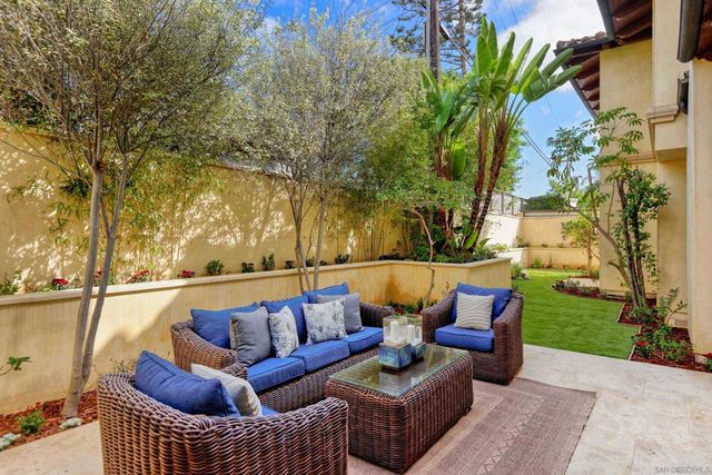 5227 Chelsea St, La Jolla, CA 92037