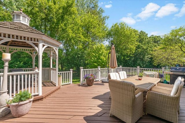 305 Morgan Lane, Fox River Grove, IL 60021