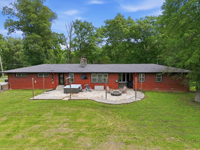 412 S Valley Rd, Shelbyville, TN 37160
