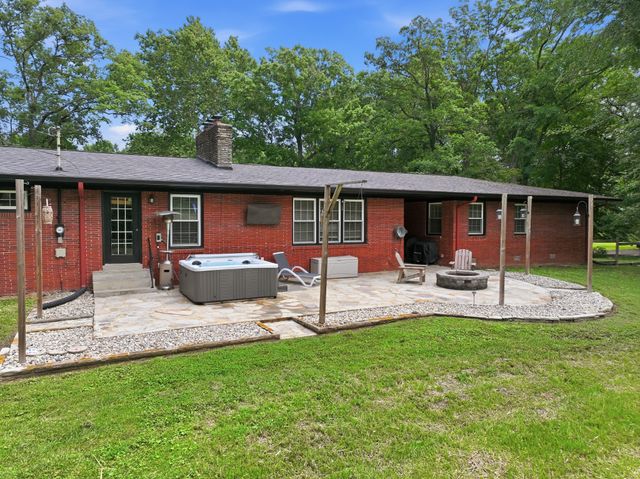 412 S Valley Rd, Shelbyville, TN 37160