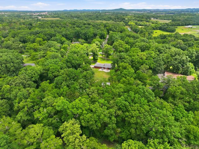 412 S Valley Rd, Shelbyville, TN 37160