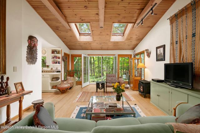 2323 Glasco Turnpike, Woodstock, NY 12498