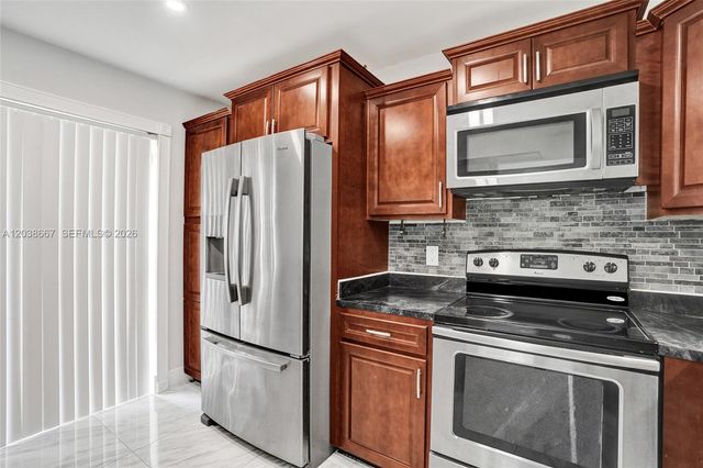 9540 NW 65th St D8, Tamarac, FL 33321