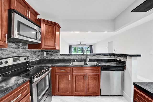9540 NW 65th St D8, Tamarac, FL 33321