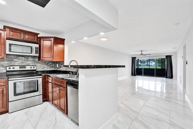 9540 NW 65th St D8, Tamarac, FL 33321