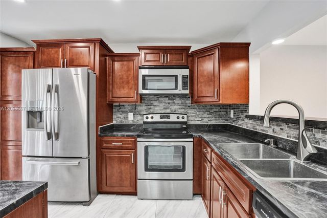 9540 NW 65th St D8, Tamarac, FL 33321