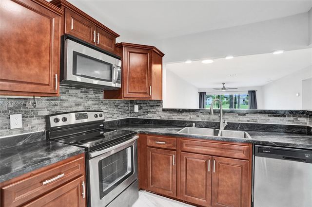 9540 NW 65th St D8, Tamarac, FL 33321