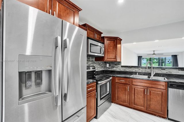 9540 NW 65th St D8, Tamarac, FL 33321