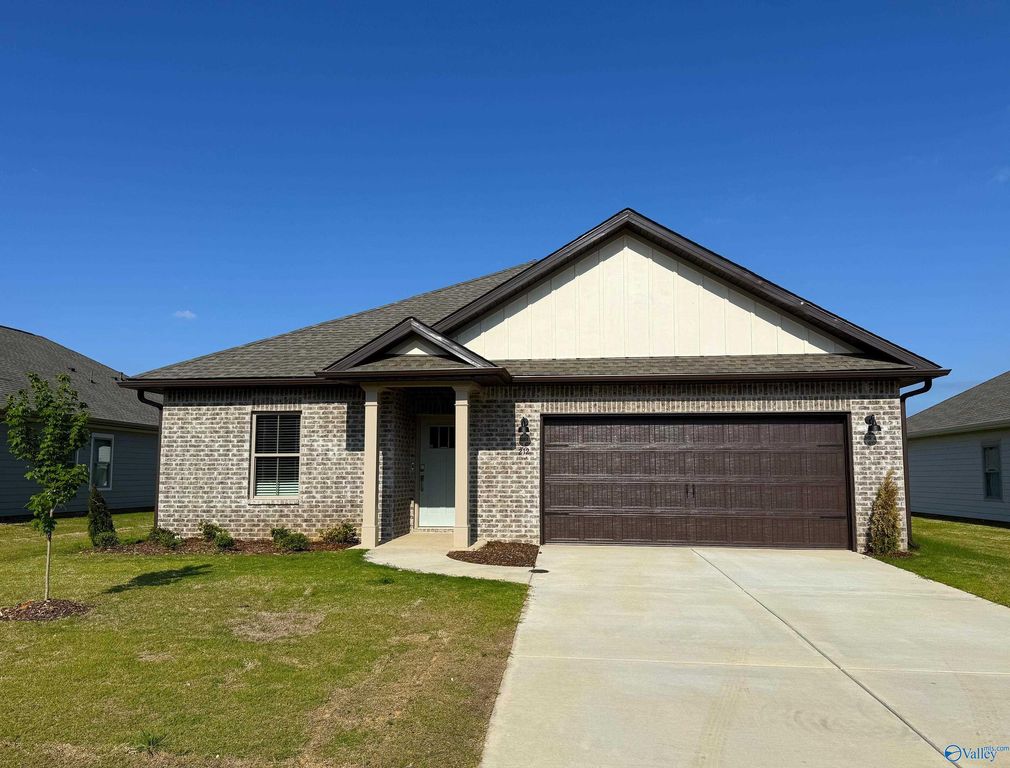 212 Cobbdale Park Drive, Harvest, AL 35749