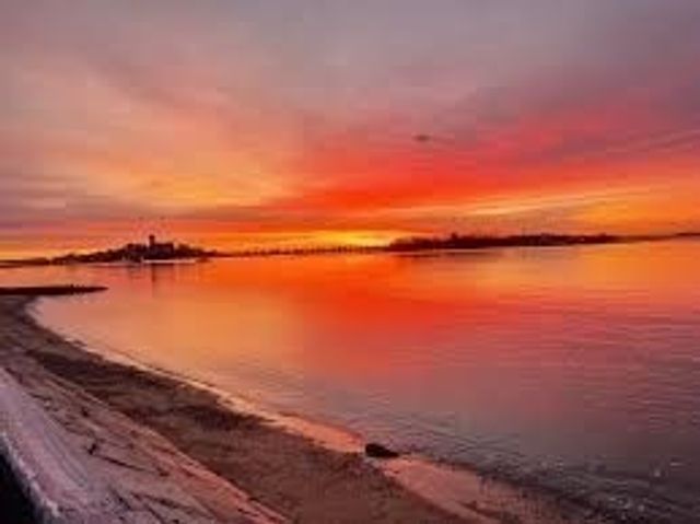 53 Trident 303, Winthrop, MA 02152