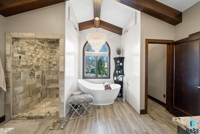 905 Ralph Rogers Rd Road, Sioux Falls, SD 57108