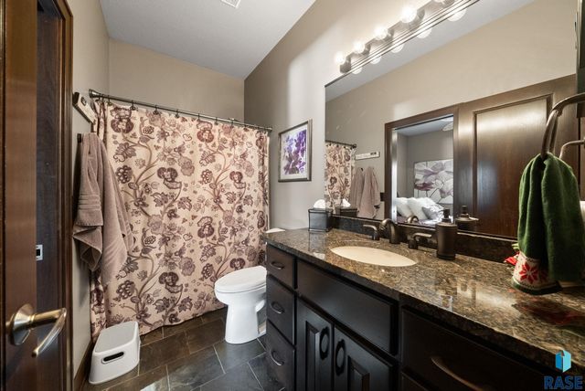 905 Ralph Rogers Rd Road, Sioux Falls, SD 57108