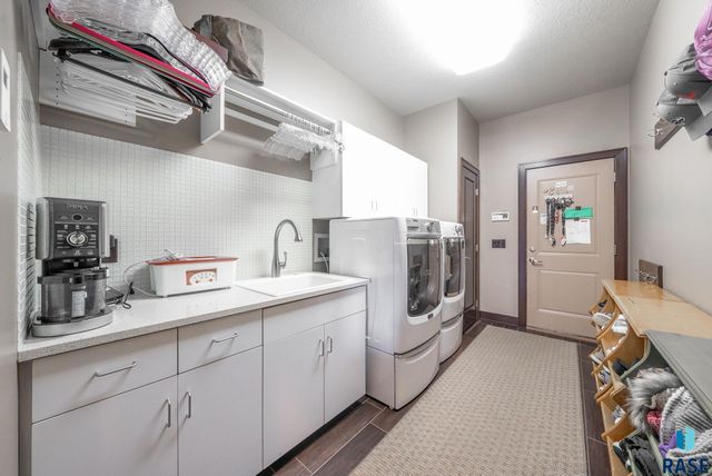 905 Ralph Rogers Rd Road, Sioux Falls, SD 57108