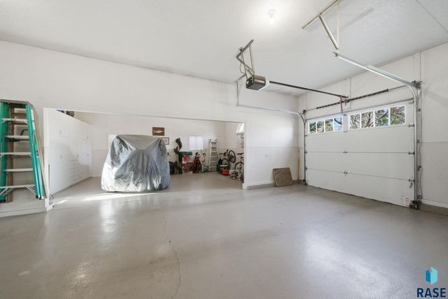 905 Ralph Rogers Rd Road, Sioux Falls, SD 57108