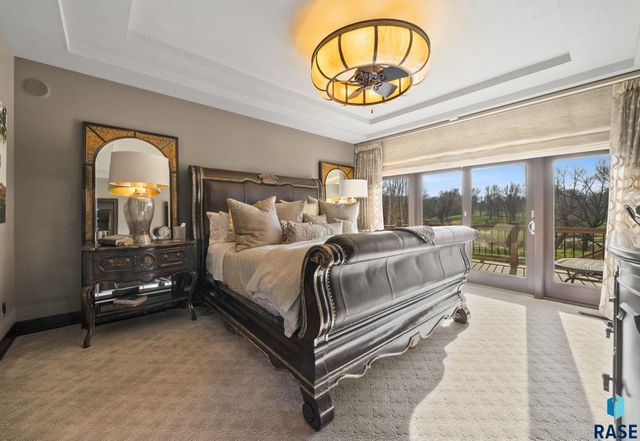 905 Ralph Rogers Rd Road, Sioux Falls, SD 57108