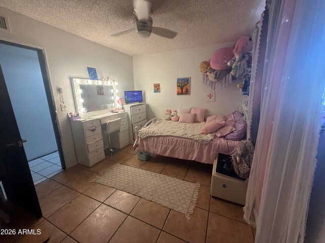 5614 W MONTE VISTA Road, Phoenix, AZ 85035