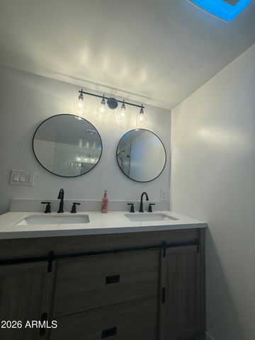 5614 W MONTE VISTA Road, Phoenix, AZ 85035