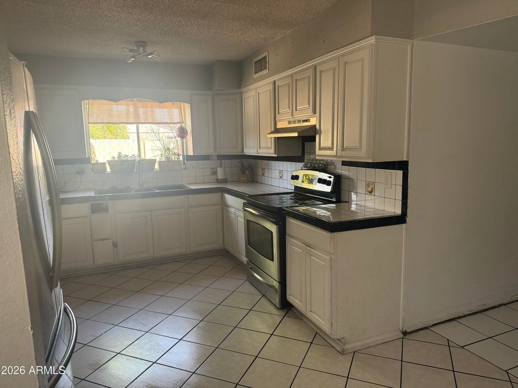 5614 W MONTE VISTA Road, Phoenix, AZ 85035 — photo 5