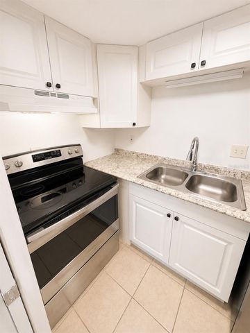 1751-1751 NE 2ND STREET 3, Ocala, FL 34470