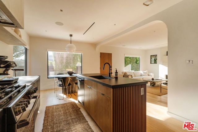 2418 Walnut Avenue, Venice (los Angeles), CA 90291