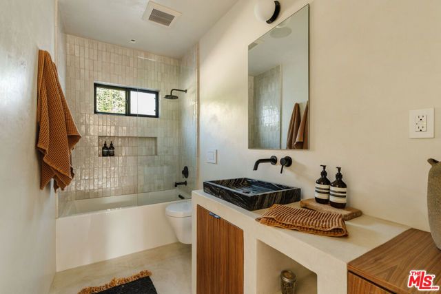 2418 Walnut Avenue, Venice (los Angeles), CA 90291