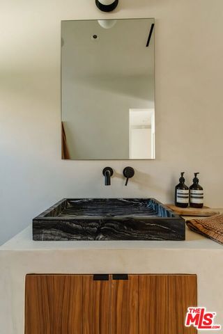 2418 Walnut Avenue, Venice (los Angeles), CA 90291