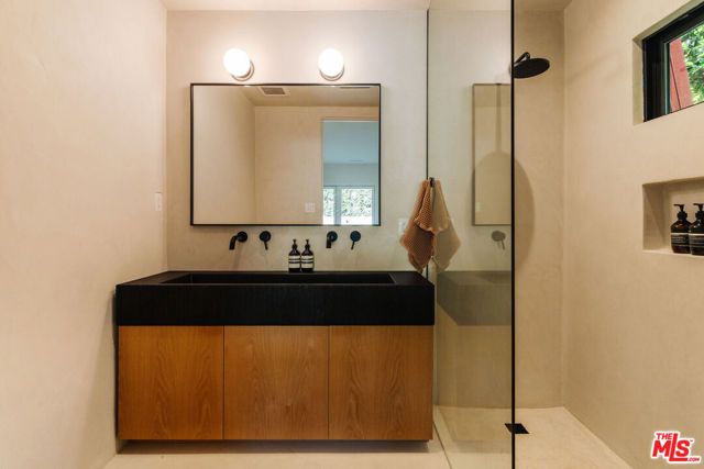 2418 Walnut Avenue, Venice (los Angeles), CA 90291