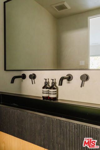 2418 Walnut Avenue, Venice (los Angeles), CA 90291