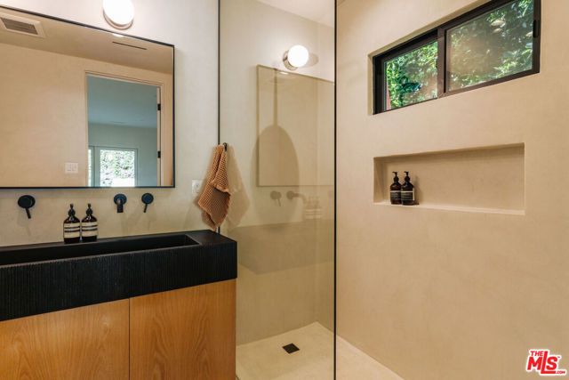 2418 Walnut Avenue, Venice (los Angeles), CA 90291