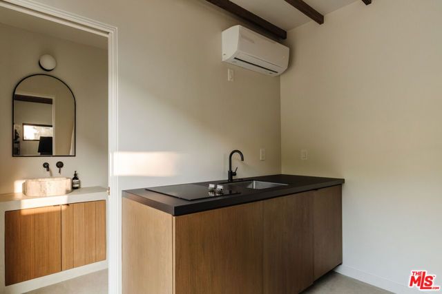 2418 Walnut Avenue, Venice (los Angeles), CA 90291