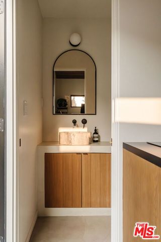 2418 Walnut Avenue, Venice (los Angeles), CA 90291