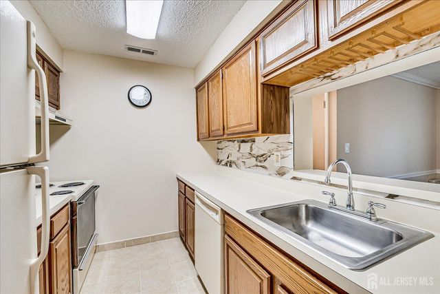 211 Ravens Crest Drive, Plainsboro, NJ 08536