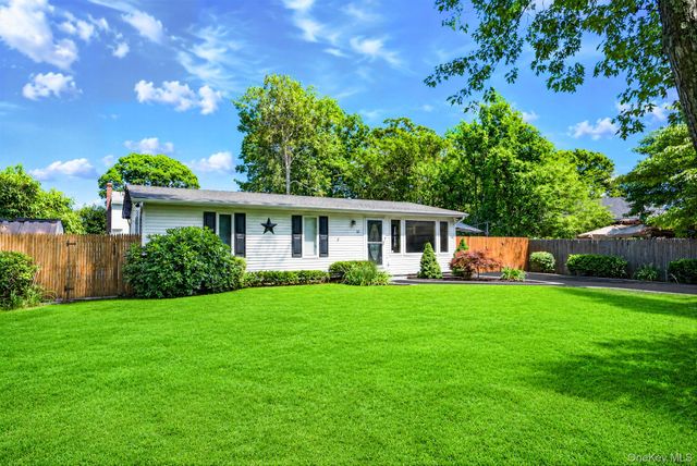 117 Broadway, Shirley, NY 11967