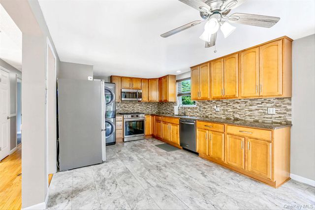 117 Broadway, Shirley, NY 11967