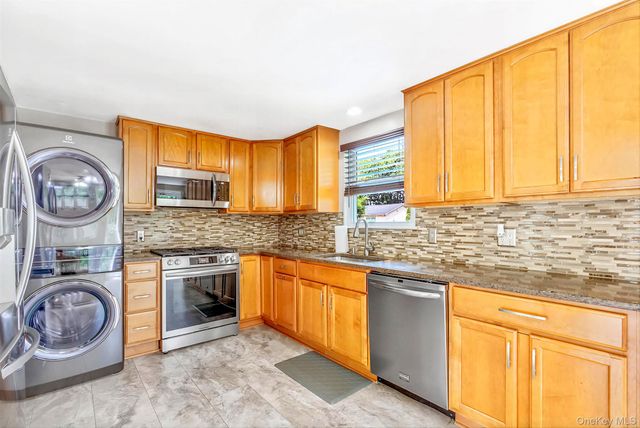 117 Broadway, Shirley, NY 11967
