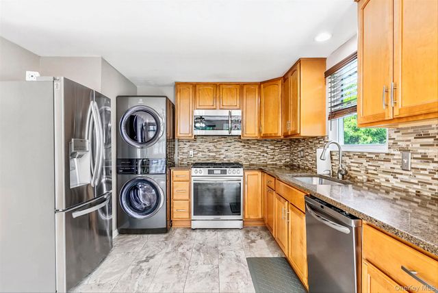 117 Broadway, Shirley, NY 11967