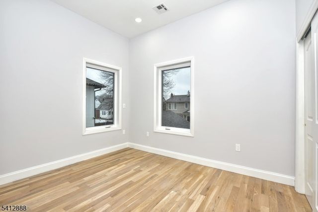 9 5Th St, Fair Lawn Boro, NJ 07410