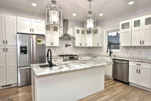 9 5Th St, Fair Lawn Boro, NJ 07410