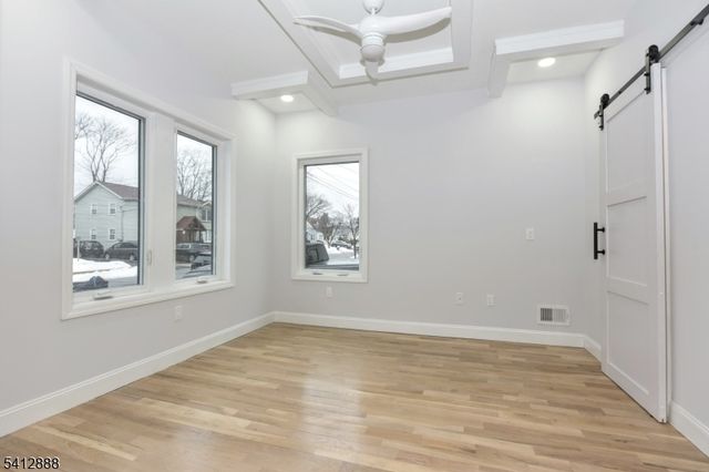 9 5Th St, Fair Lawn Boro, NJ 07410