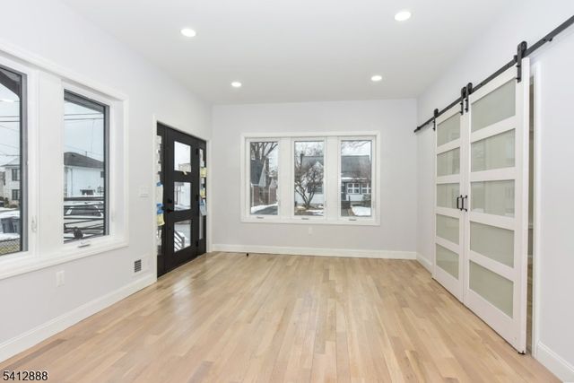 9 5Th St, Fair Lawn Boro, NJ 07410