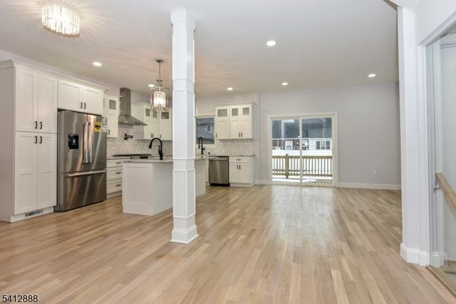 9 5Th St, Fair Lawn Boro, NJ 07410