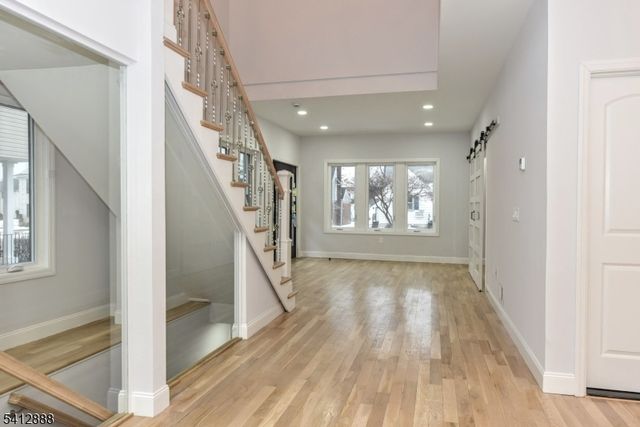 9 5Th St, Fair Lawn Boro, NJ 07410