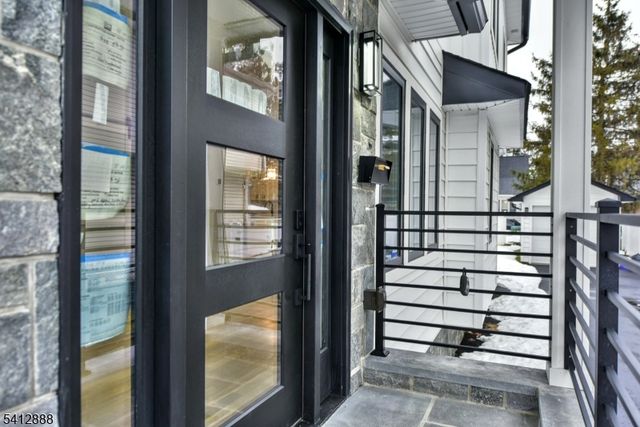 9 5Th St, Fair Lawn Boro, NJ 07410